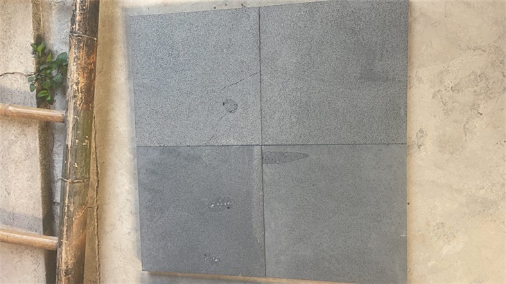 Piastrella di andesite