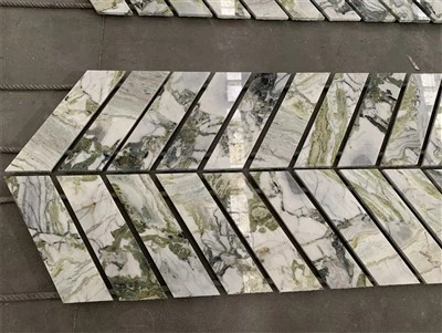 Piastrella in marmo a spina di pesce per il bagno