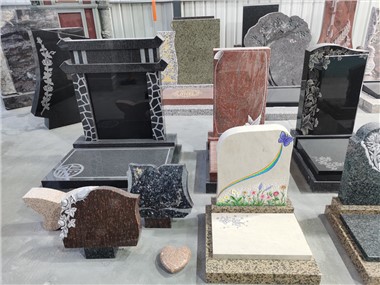 Monumenti di granito nero