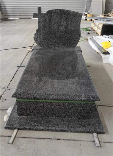 Pietra tombale grigio scuro