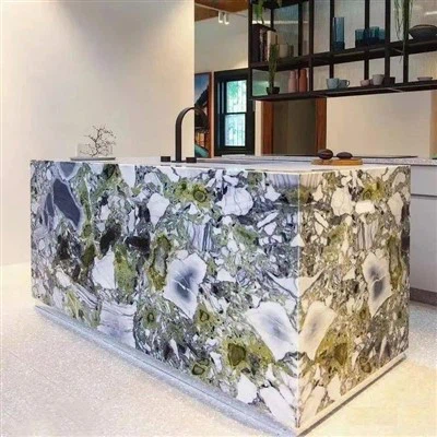 Piani di lavoro della cucina in marmo verde
