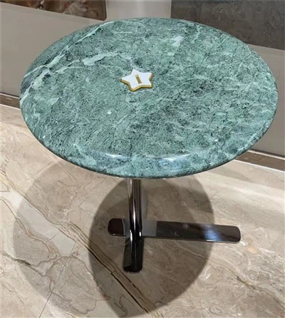 Tavolino da caffè con piano in marmo verde