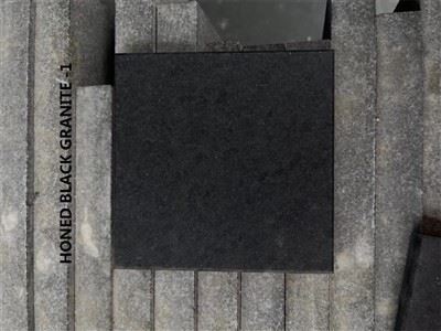 Ripiani in granito nero opaco