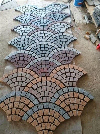Pavimentazioni ciottoli sui fogli di mesh