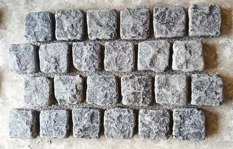 Cubi di Granito Burattati 100x100mm